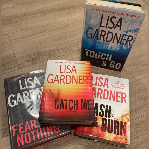 Lisa Gardner | Thriller Fiction Novels - Set of 4 | Hardcover - Picture 2 of 6